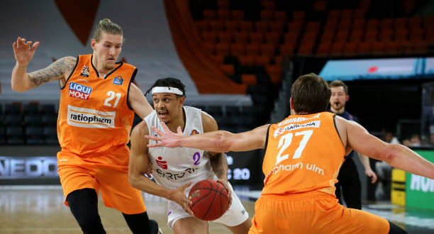 中占据主动 中占据主动